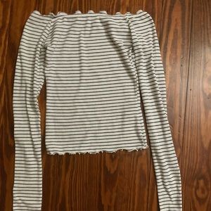 Hollister stripped off the shoulders crop top